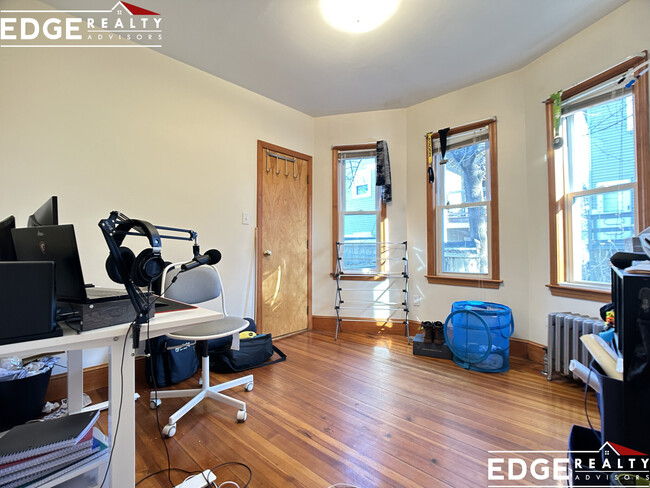 Foto del edificio - 4 Montcalm Ave