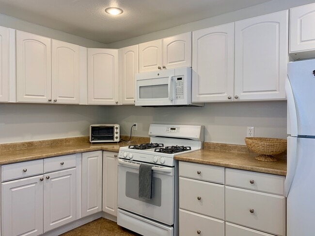 Foto del edificio - 6186 Chia Ave