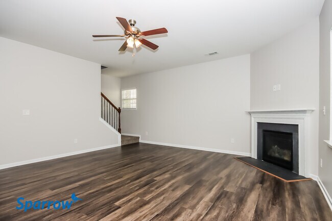 Building Photo - 190 Cromwell Drive N