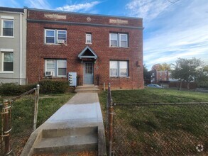 Building Photo - 1401 Staples St NE