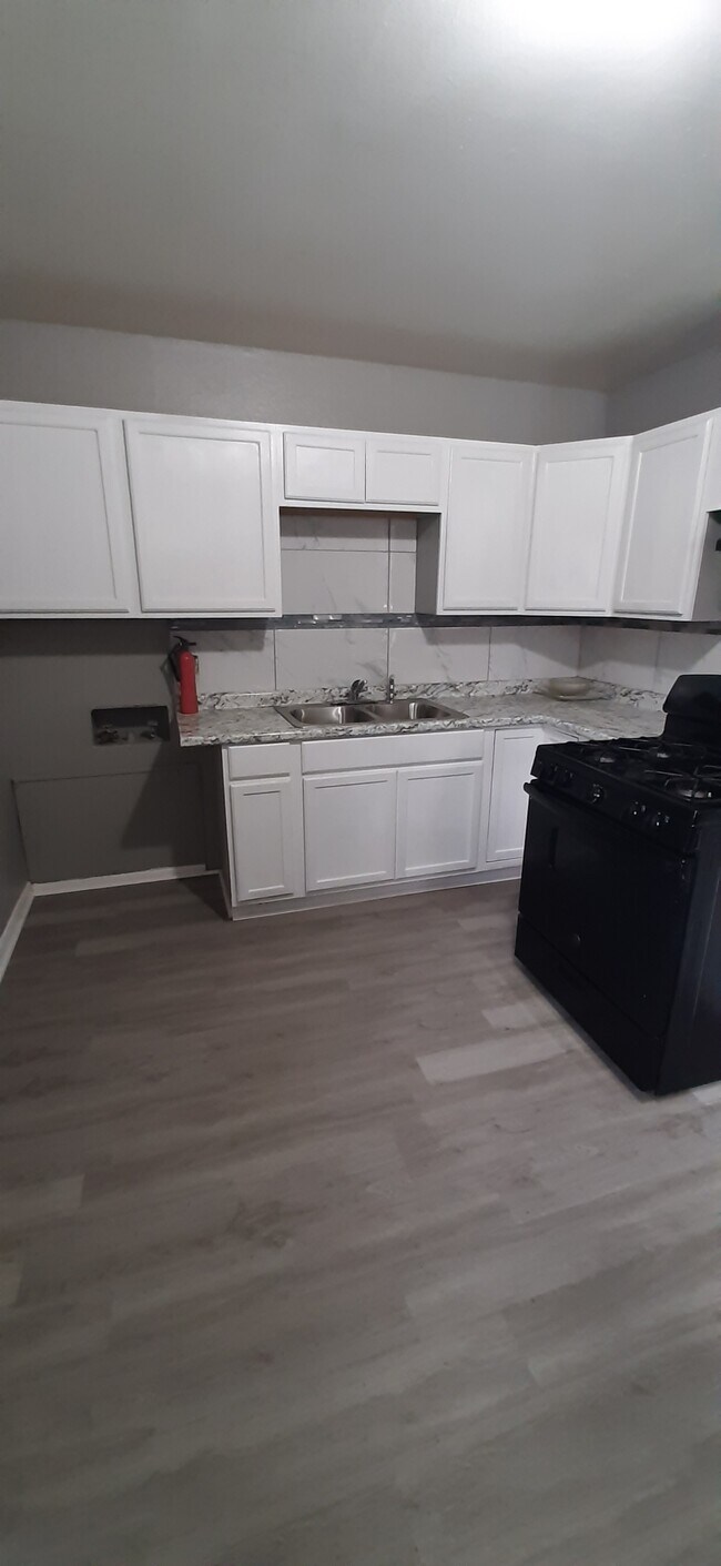Building Photo - 4930 Dandridge Pl