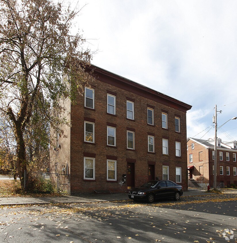 Primary Photo - 41 Harmony St