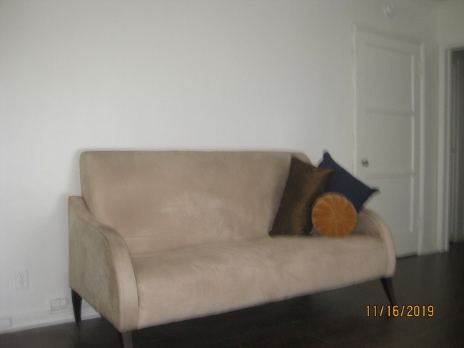 Foto del edificio - 4251 Degnan Blvd