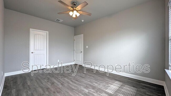 Foto del edificio - 4899B W Amity Rd