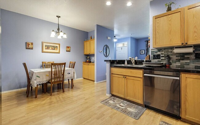Building Photo - 1294 SE Bacarra St