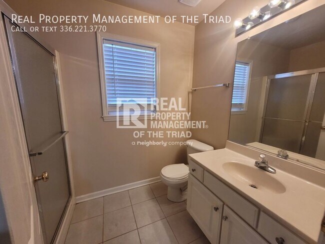 Building Photo - Bright & Airy One Level Town Home in Clemmons