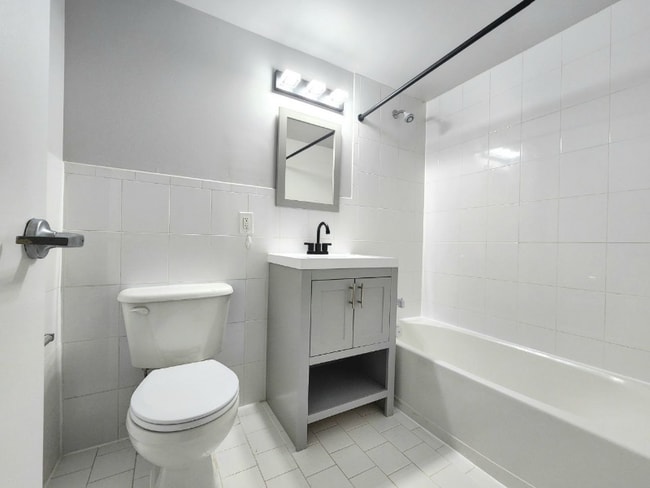 Building Photo - 22 W 25th St