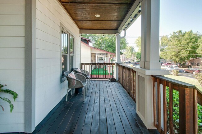Building Photo - Craftsman Inspired 3 Bed/ 2.5 Bath Home in Cleveland Park, Fenced Yard, Pet Friendly