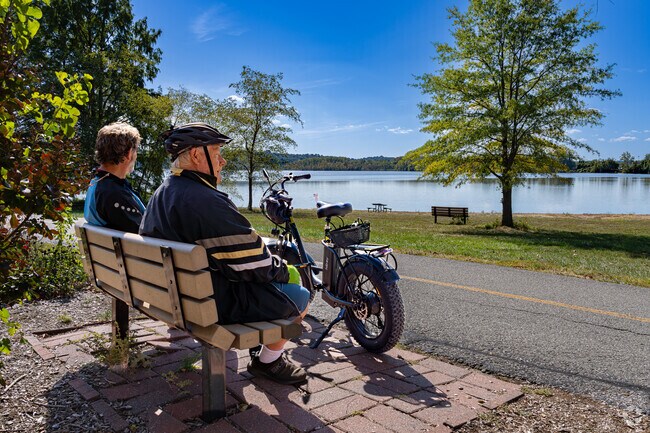 Maryland Heights features cycling paths with lakeside views.