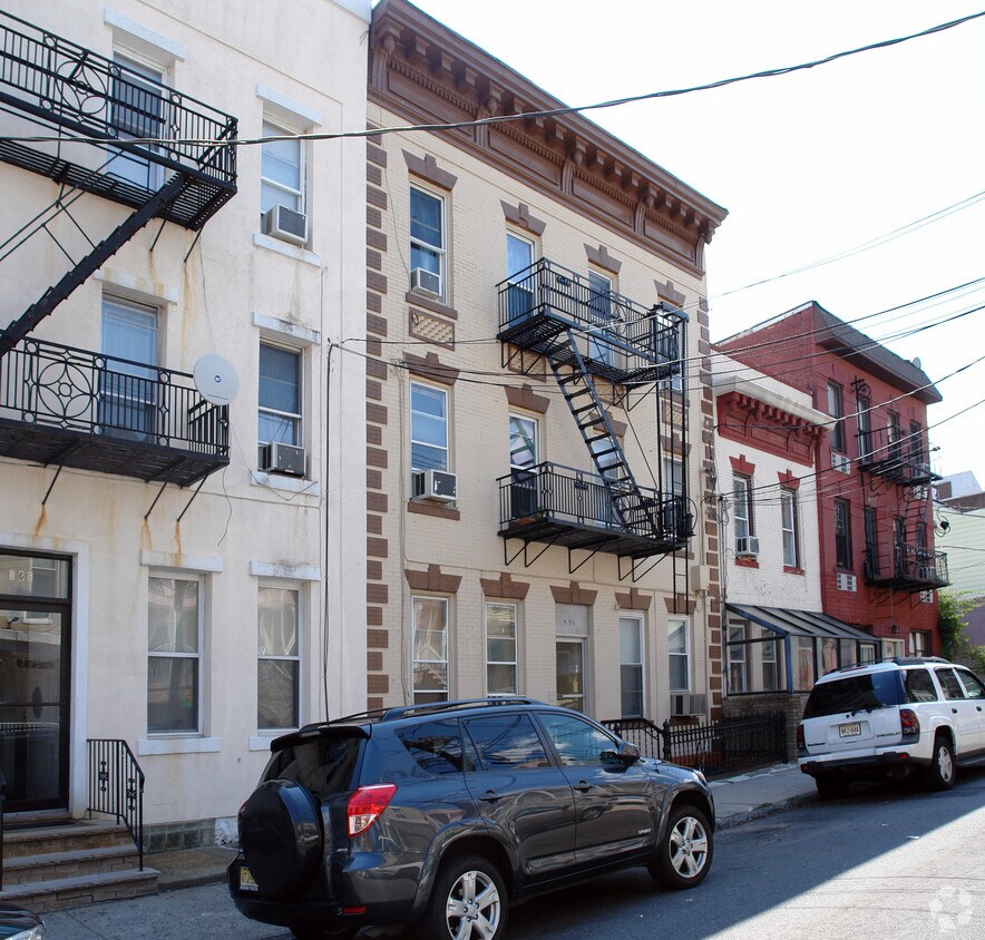 Primary Photo - 571 59th St