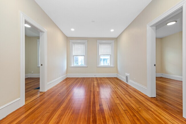 Building Photo - 40 Brackett St