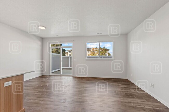 Foto del edificio - 308 Woodlawn Ln