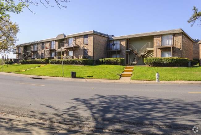 Oakwood Apartments Dallas Tx Building Photo Oakwood Apartments