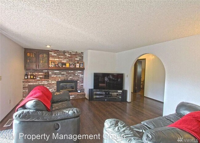 Building Photo - 4 br, 2.5 bath House - 426 N Davies Road
