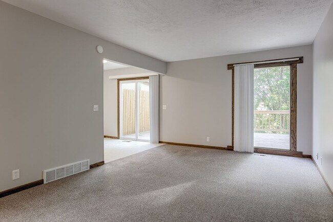 Building Photo - 15102 Normandy Blvd
