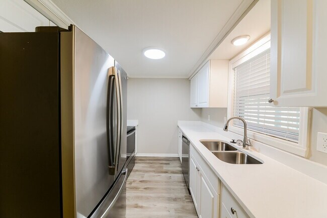 Building Photo - 5009 Silk Oak Dr