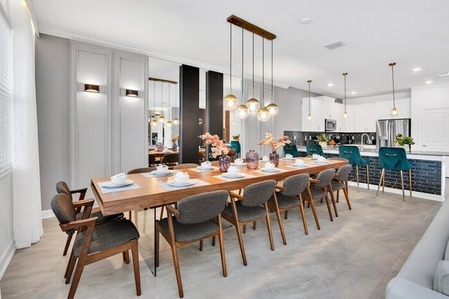 Building Photo - 3017PS  Brand New Luxury 9BR Villa/ Pool/S...