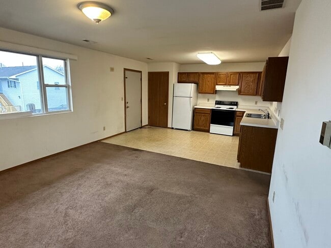 Building Photo - 432 Wyman St