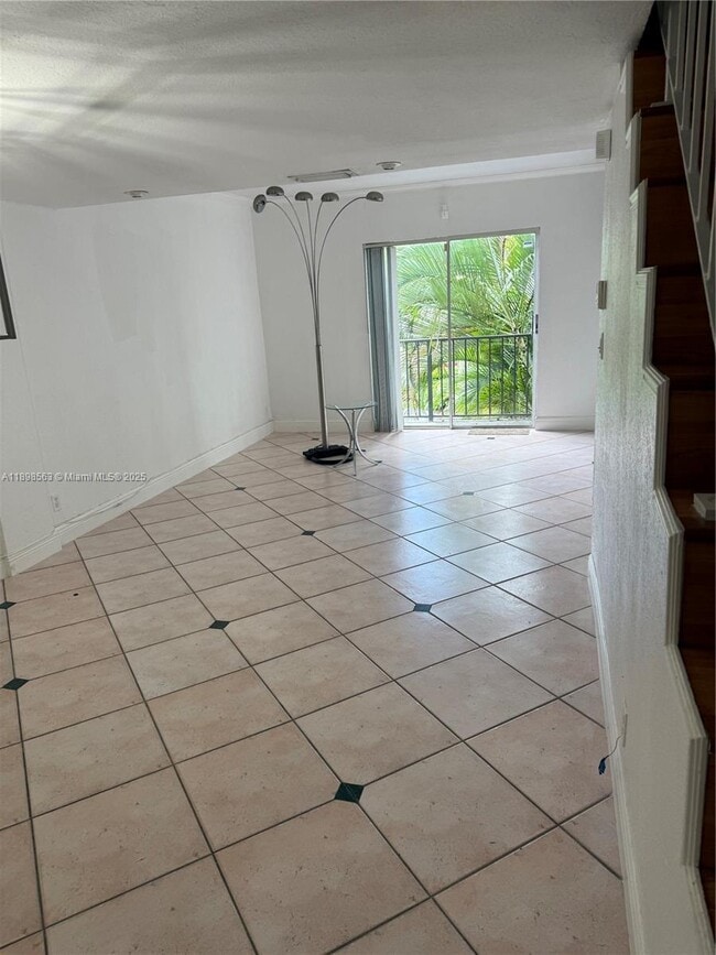 Foto del edificio - 6705 N Kendall Dr