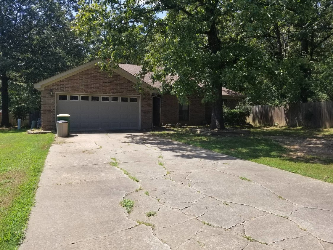 Primary Photo - 3 Deer Creek Dr