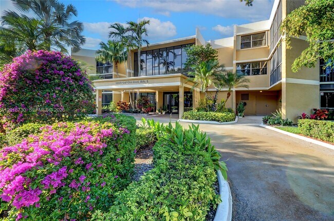 Foto del edificio - 16175 Golf Club Rd