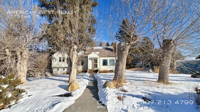 Building Photo - Large country home