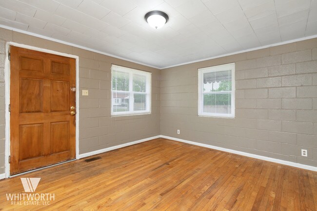 Building Photo - 1416 39th Ave E