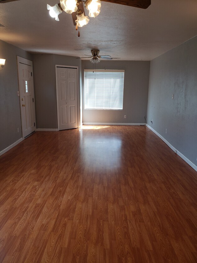 Foto principal - 436 W J St