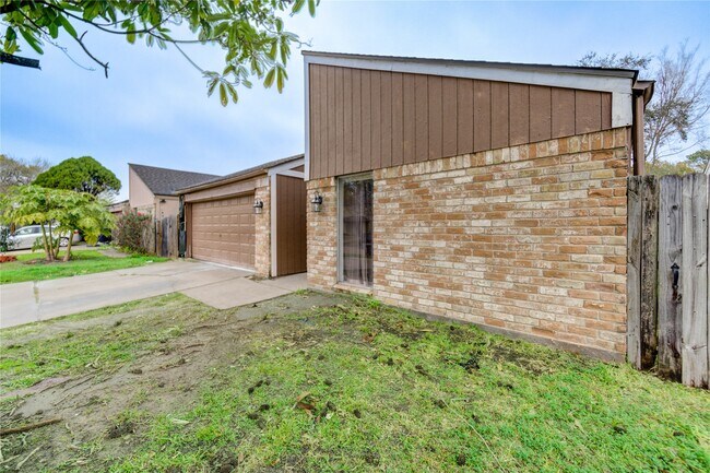 Foto del edificio - 12327 Fairmeadow Dr