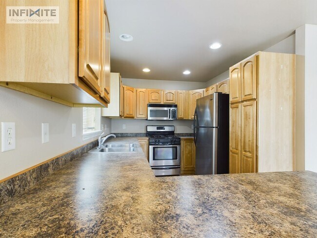 Building Photo - End Unit 3 Bedroom Condo in Bozeman