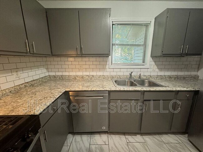 Foto del edificio - 5629 Windwood Rd.