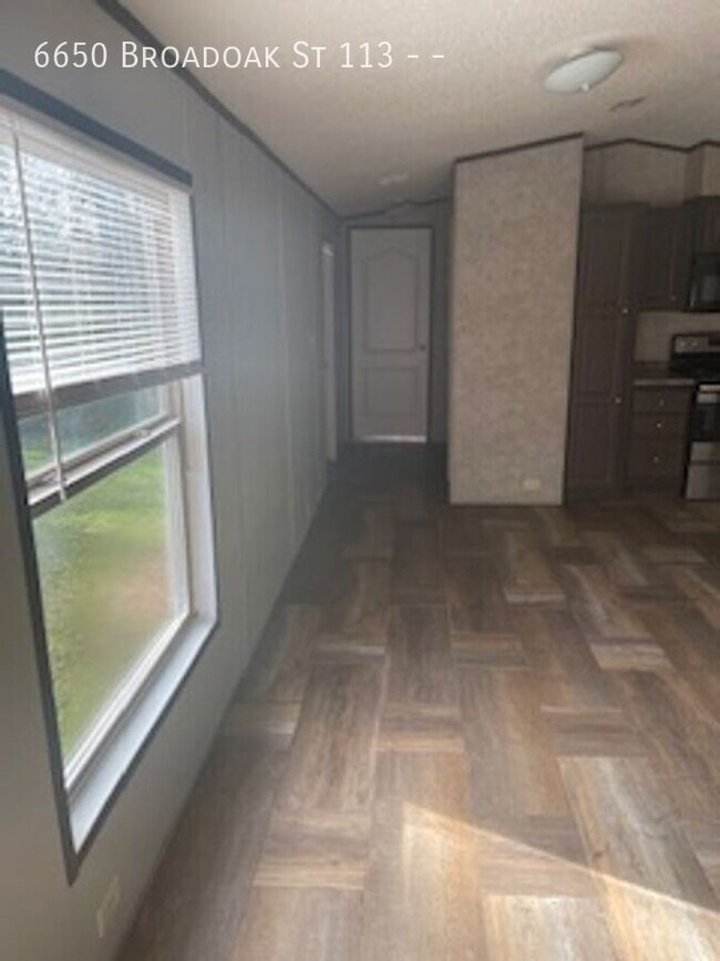 Foto del edificio - 6650 Broadoak St