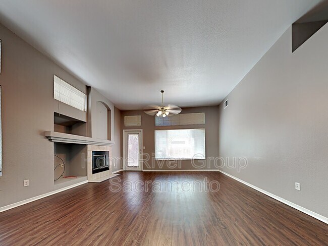 Foto del edificio - 8932 Gables Mill Pl