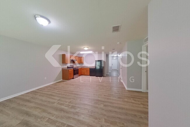 Foto del edificio - 2103 Roosevelt Ave