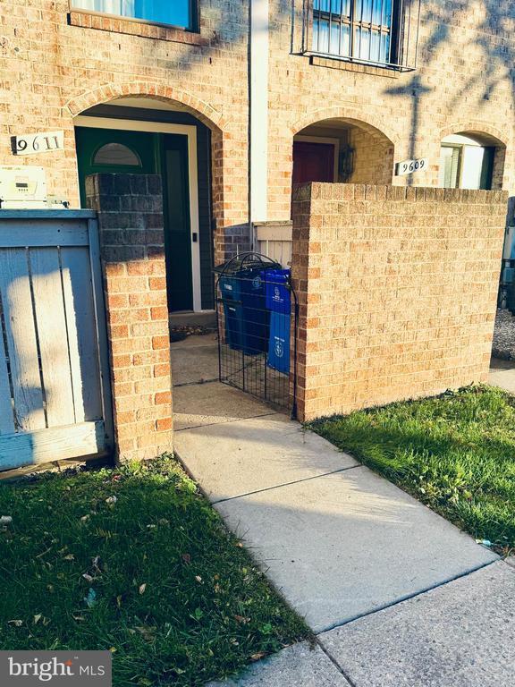 Foto del edificio - 9611 Brassie Way