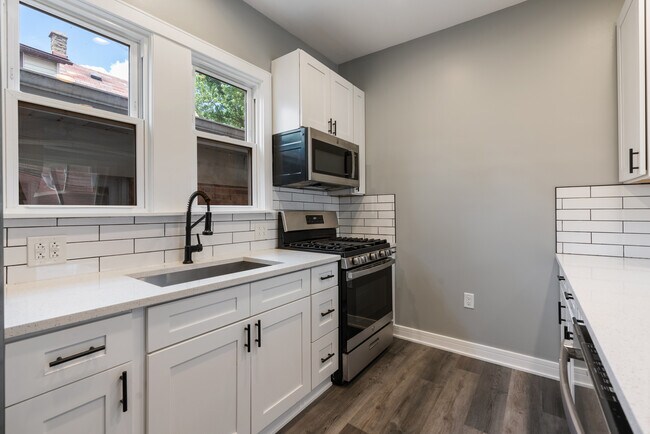 Foto del edificio - 4624 N Springfield Ave