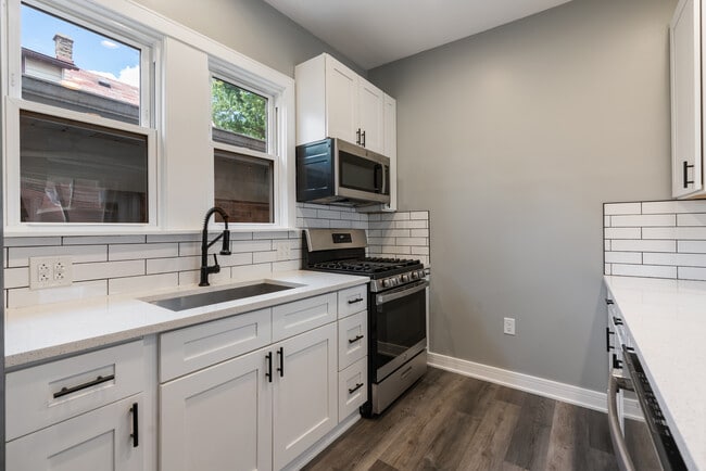 Building Photo - 4624 N Springfield Ave