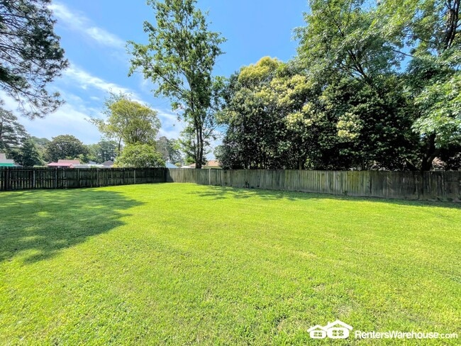 Building Photo - 3308 Hornsea Rd