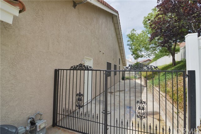 Building Photo - 34990 Hollyoak Way