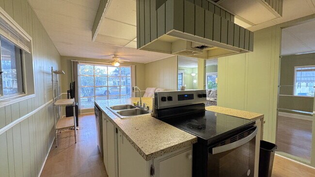 Foto del edificio - 5638 James Dr