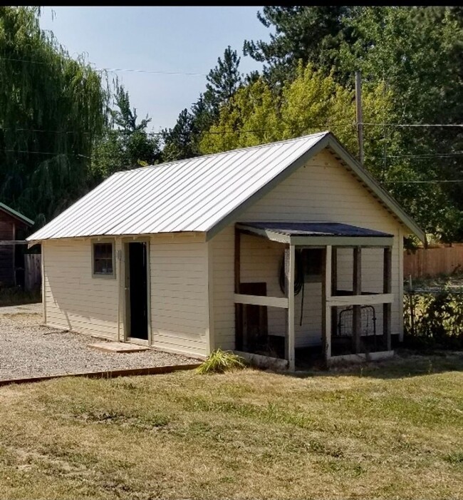 Building Photo - 3 br, 1 bath House - 306 W Utah
