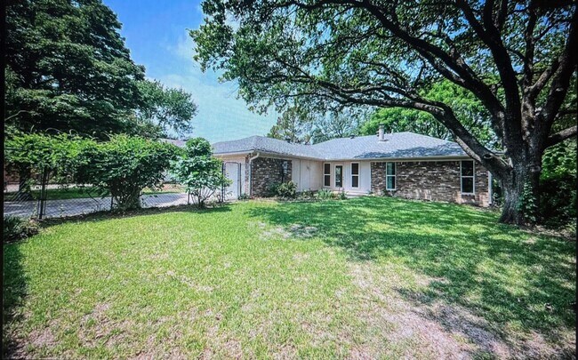 Building Photo - 2214 Owens Blvd