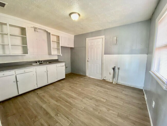 Foto del edificio - 106 N Vernon Ave