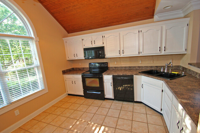 Foto del edificio - Beautiful South Charlotte End Unit 3BR Tow...