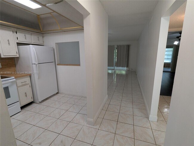 Foto del edificio - 609 S State Rd 7