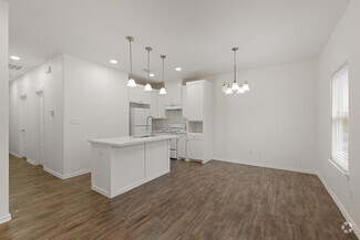 Building Photo - 2323 N Valley Cir
