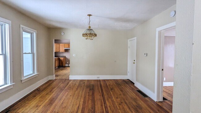 Foto del edificio - 1984 Hoyt- Large 3 bedroom 2 bath home