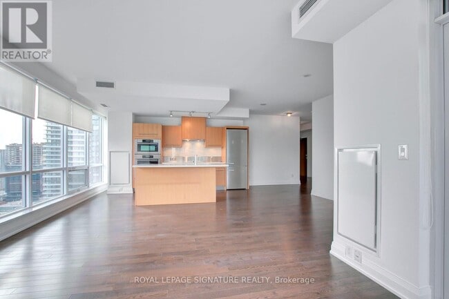 Building Photo - 80 John St