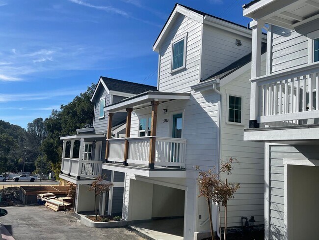 Building Photo - New Construction, 3 Bedroom, 2 Bath, Centr...