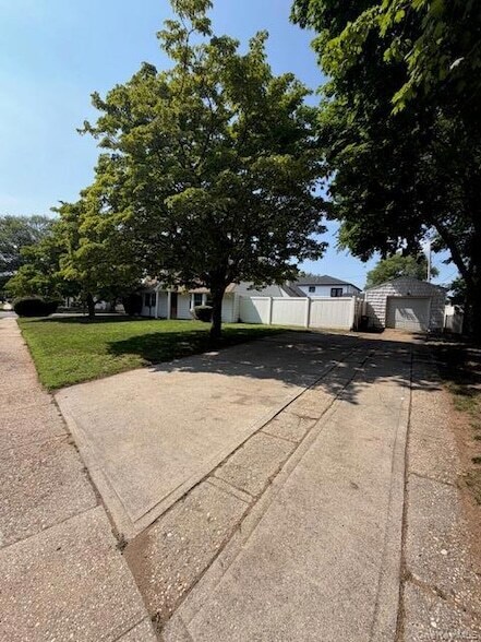 Foto del edificio - 3173 Roxbury Ln